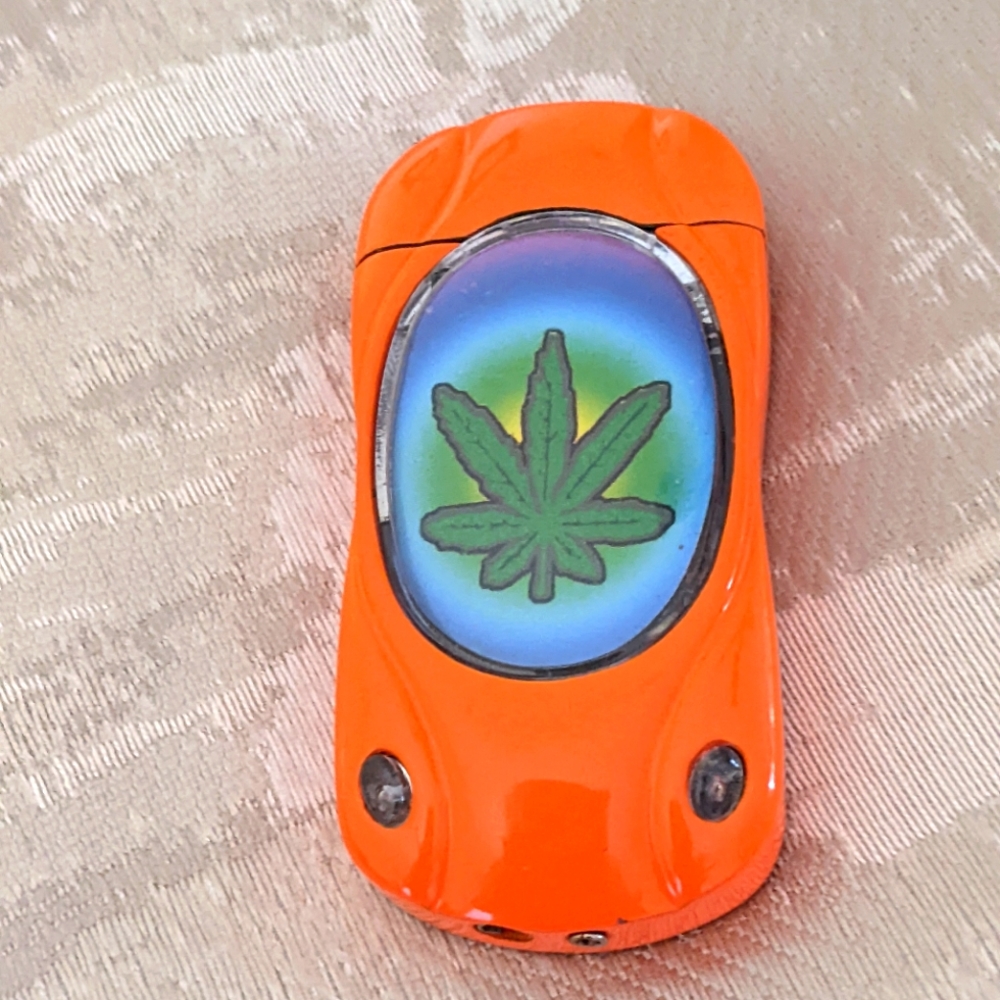 CAR SHAPED MARIJUANA LEAF CIGARETTES LIGHTER